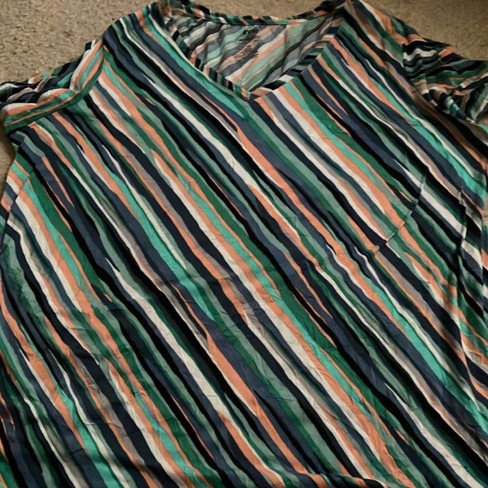 V neck striped tee